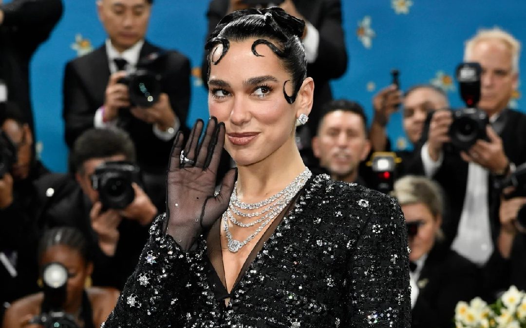 Dua Lipa Presume Sus Clases de Español y Canta ‘Oye, mi amor’ con Fher de Maná