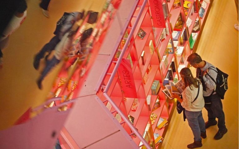 FIL Guadalajara 2025: Artistas Confirmados, Fechas y Horarios del Evento Literario
