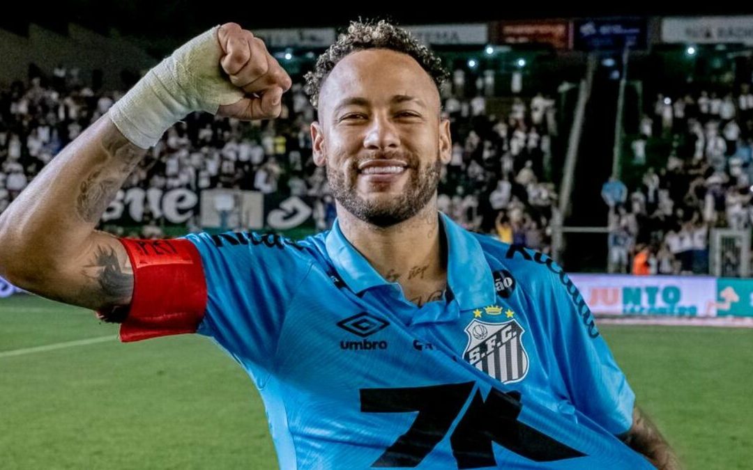 Neymar brilla con un hat-trick y salva al Santos del descenso