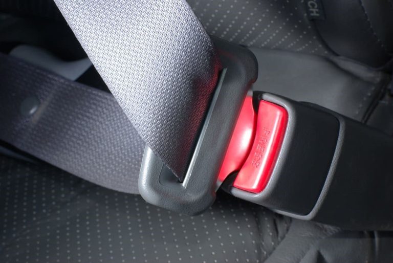 Uso del Cinturón de Seguridad: Un Análisis Revela su Importancia en Conductores Mayores