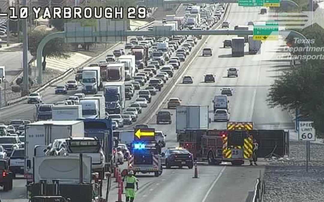 Accidente en la I-10: Volcadura de camión cerca de Yarbrough en El Paso