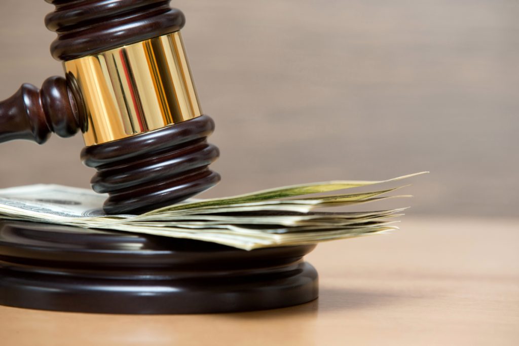 Dos hombres se declaran culpables de una estafa en Carlsbad que les costó casi $1.5 millones a una anciana