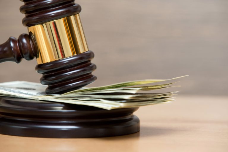 Dos hombres se declaran culpables de una estafa en Carlsbad que les costó casi $1.5 millones a una anciana