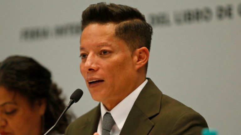 Reclutamiento y Desapariciones: Víctor Ornelas Lanza Su Libro en la FIL 2025