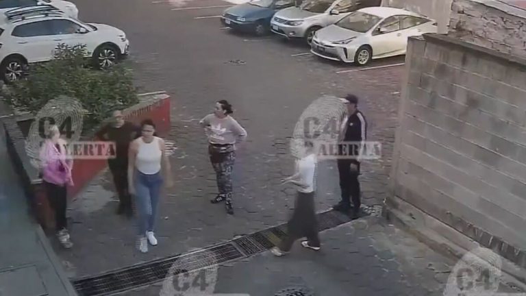Iztacalco: Inquilinas Responden a la Administradora del Edificio con un Ataque Armada