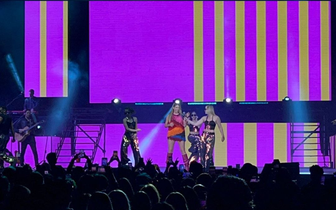 Flor Bertotti lleva a los regios en un emocionante viaje al pasado en su concierto en Monterrey