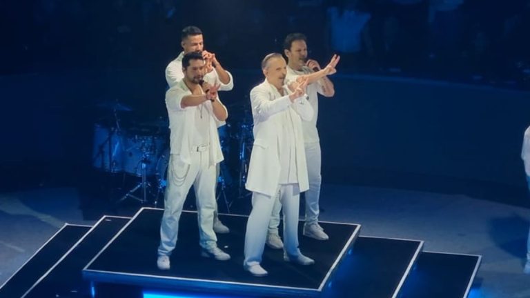 Miguel Bosé deslumbró a Monterrey en un concierto íntimo de éxito