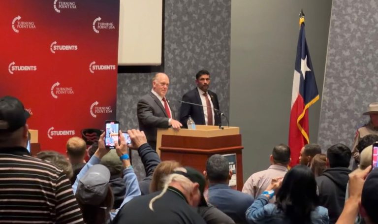 Tom Homan Lanza Advertencias sobre Seguridad Fronteriza en UTEP: Una Conferencia Controversial