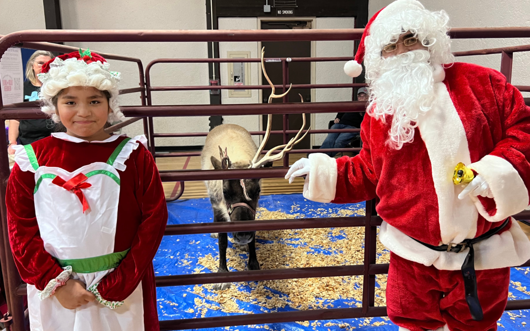 Convite Navideño en Evergreen: Celebra con Santa Claus y un Reno Real este Sábado