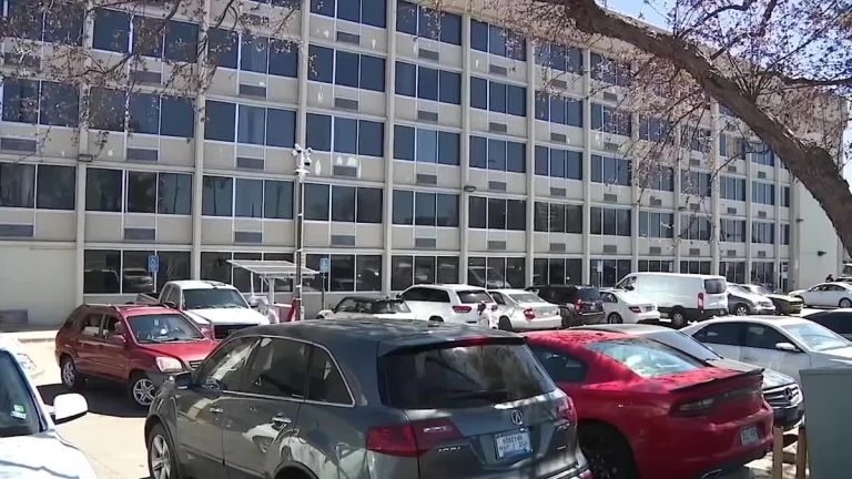 Denver aprueba contratos millonarios a Urban Alchemy para servicios a personas sin vivienda