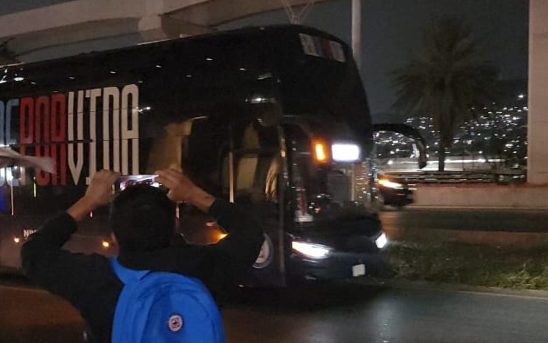 Emocionante Recibimiento de Cruz Azul en Monterrey para la Semifinal contra Tigres