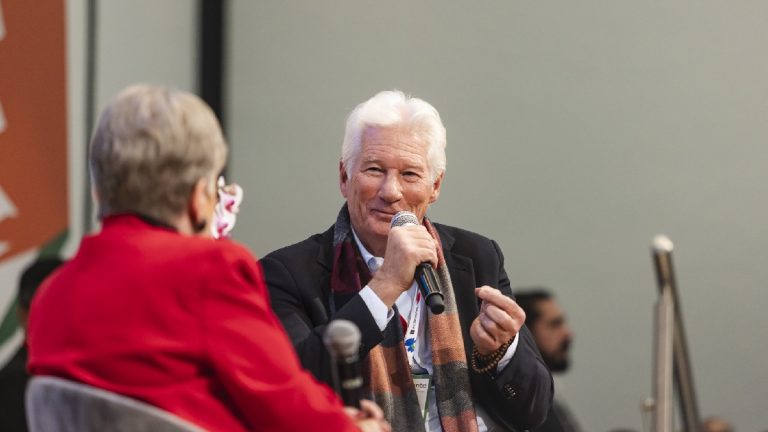 Tensión en la FIL Guadalajara: Alicia Bárcena y Richard Gere abordan a Claudia Sheinbaum