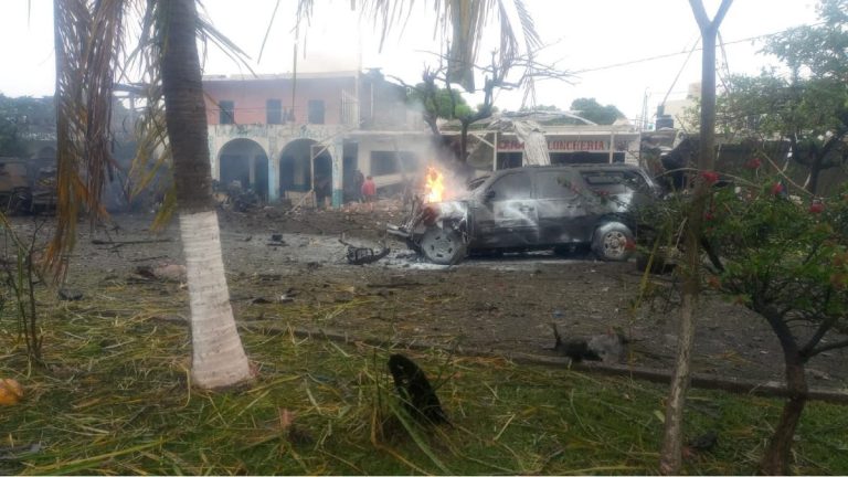 Michoacán: Coche bomba en Coahuayana deja 2 muertos y 7 heridos críticos vinculados al CJNG