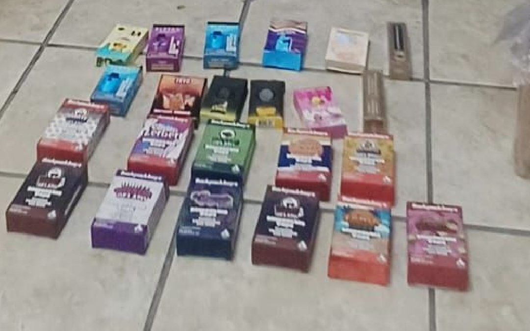 Policía de Torreón desmantela envío de marihuana y vapes con cannabis en la paquetería