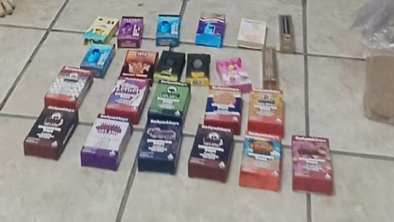Policía de Torreón desmantela envío de marihuana y vapes con cannabis en la paquetería