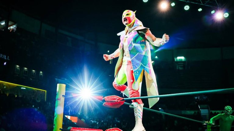 Impactante: La Caída de Neón Durante un Lance en el Ring | VIDEO