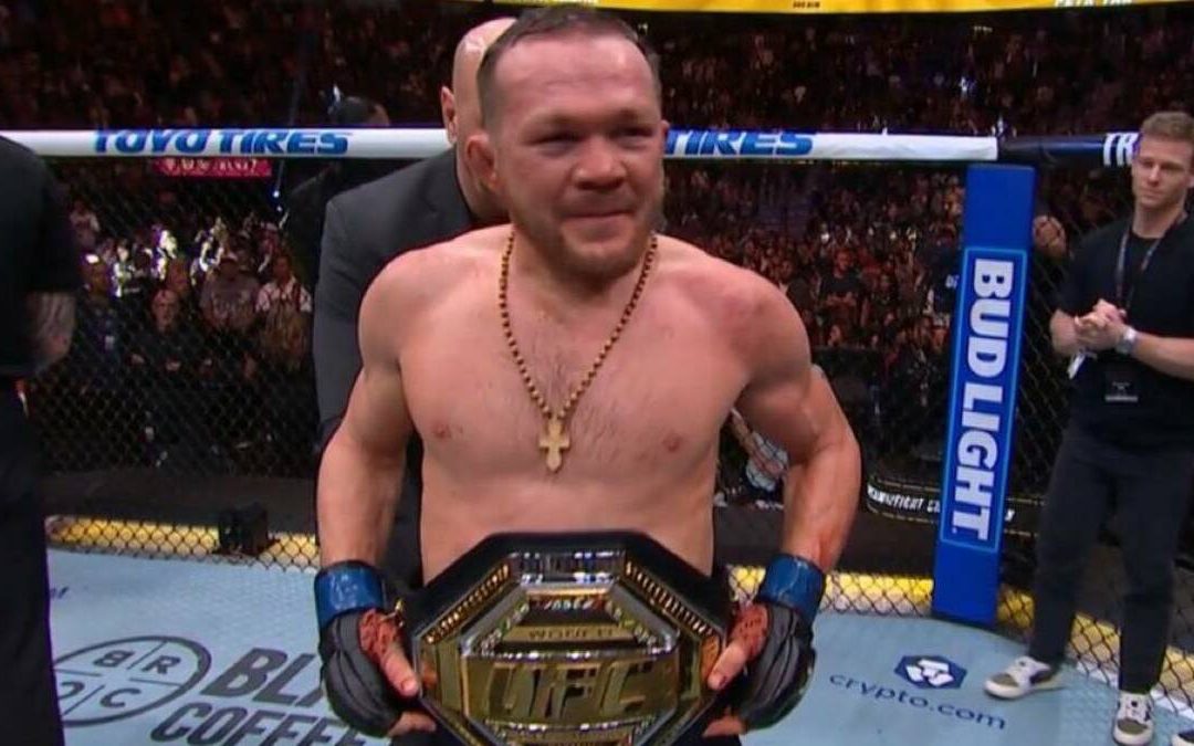 Petr Yan se alza como nuevo Campeón Peso Gallo tras vencer a Merab Dvalishvili