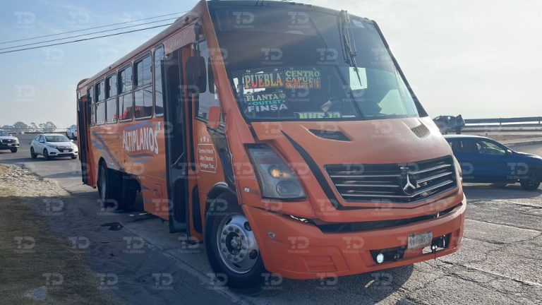 Trágico choque frontal en el Bulevar Aeropuerto de Puebla deja un motociclista muerto