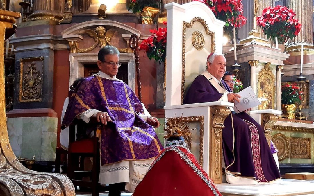 Arzobispo de Puebla Enciende Vela de Adviento en Una Ceremonia por la Paz y el Descanso de Joseline