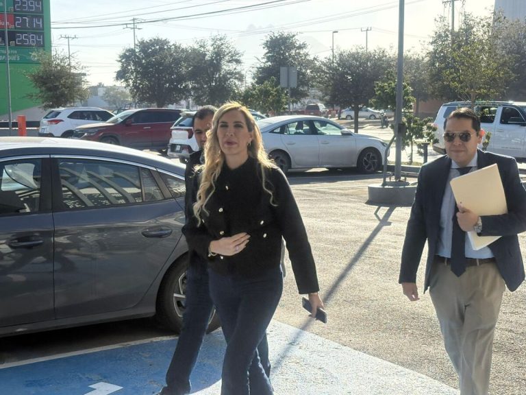 Adalina Ávalos Asiste a Comparecencia Tras Denuncia de Jaime Rodríguez ‘El Bronco’ por Despojo