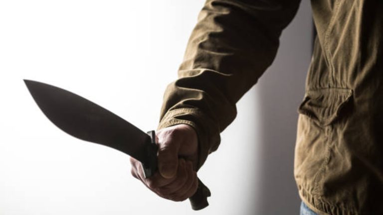Detención de Hombre en GAM por Amenazar a Sus Hermanas con un Machete Durante un Estado de Intoxicación