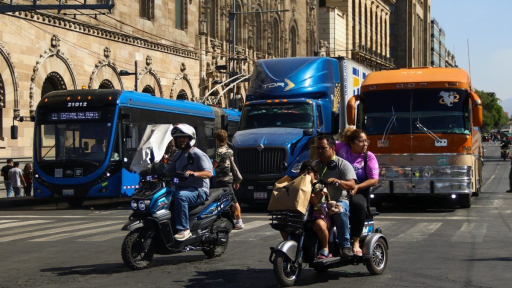 Hoy No Circula en CdMx y Edomex: Descubre qué vehículos descansan el 9 de diciembre de 2025