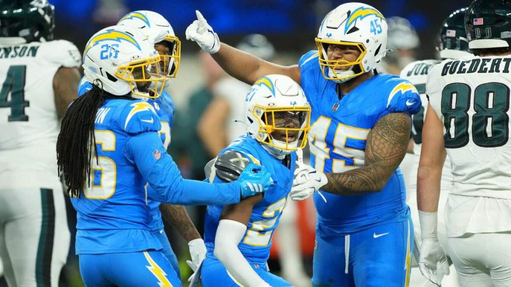 Los Angeles Chargers Logran una Victorious Dramática ante Philadelphia Eagles en Tiempo Extra