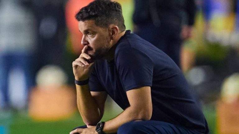 ¿Puede una victoria en la Copa Intercontinental salvar el semestre de Cruz Azul? La respuesta de Larcamón