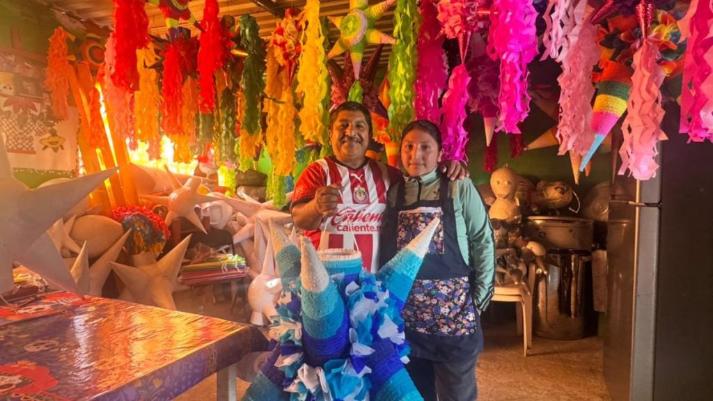 La familia Ruiz: Preservando el arte piñatero y la tradición de la piñata
