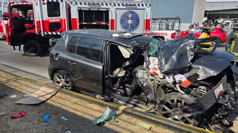 Trágico accidente: Mujer muere atropellada en Plaza Vía San Ángel tras violenta megacarambola en Vía Atlixcáyotl, Puebla