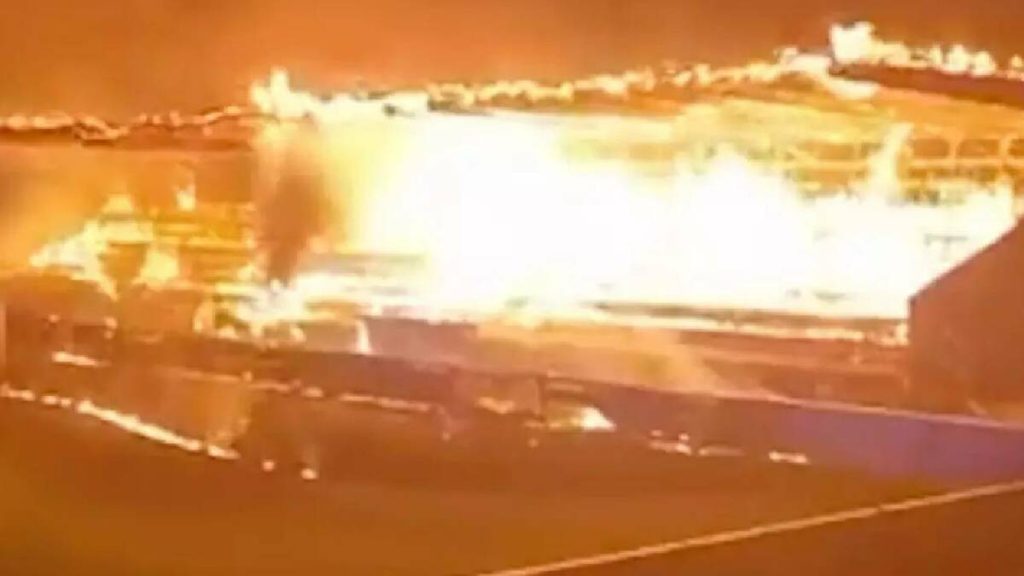 Incendio Devastador en Estadio de Equipo Europeo Horas Después de su Descenso