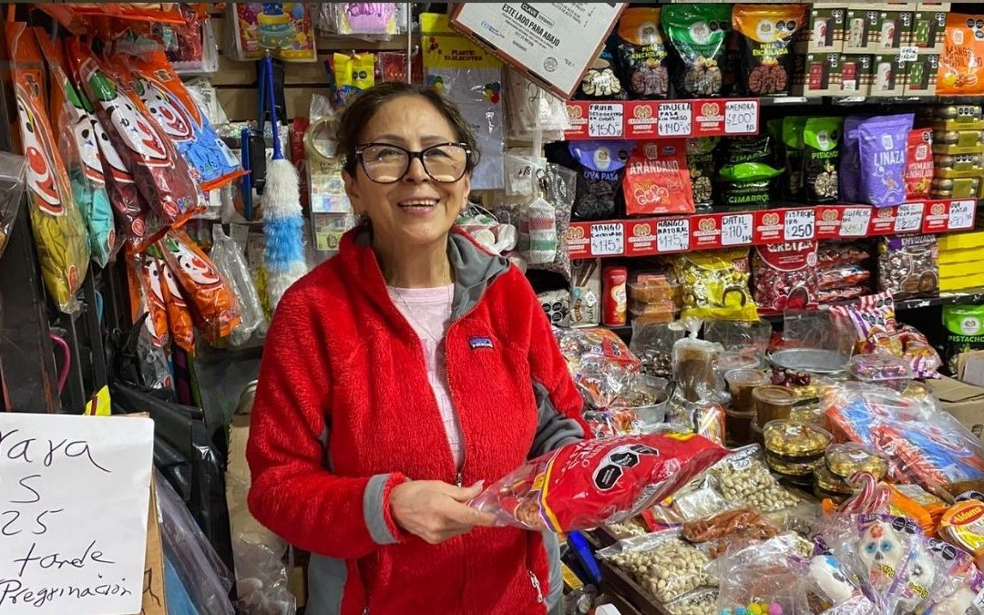 Venta de Dulces en el Mercado Alianza: Comerciantes Esperan Repunte en las Ventas