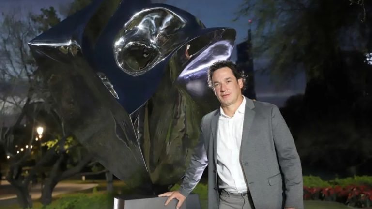 Gustavo Vélez Maraví presenta impresionantes obras monumentales en el parque Rufino Tamayo de San Pedro Garza García