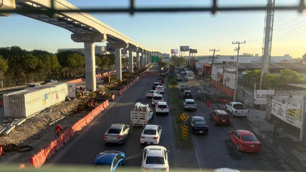 Inconvenientes de Caos Vial tras el Cierre del Paso Elevado en la Avenida Miguel Alemán, Guadalupe Nuevo León