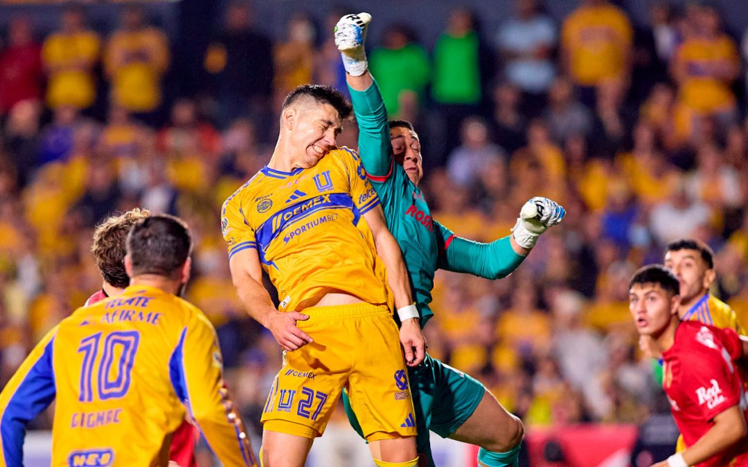 La Espectacular Atajada de Hugo González que Impidió el Gol de Diego Lainez en la Final de Ida