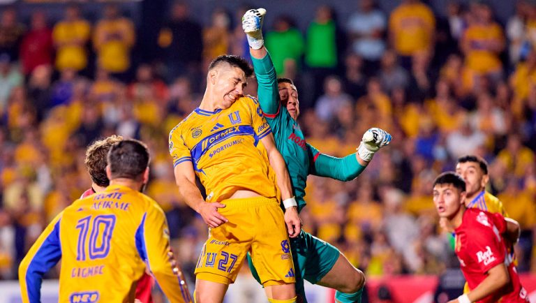 La Espectacular Atajada de Hugo González que Impidió el Gol de Diego Lainez en la Final de Ida