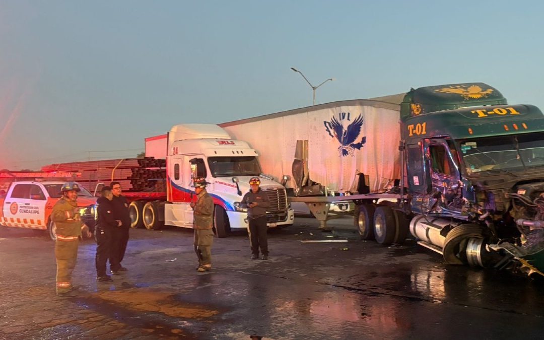 Caos Vial en Guadalupe: Accidente en el Bulevar Miguel de la Madrid Cierra Tres Carriles