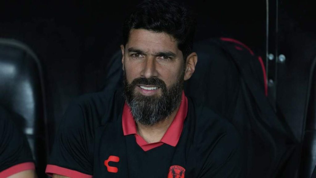 Loco Abreu genera incertidumbre sobre su futuro en Xolos