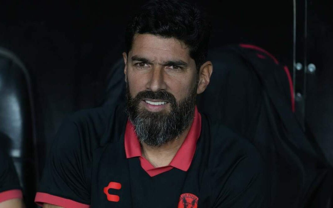 Loco Abreu genera incertidumbre sobre su futuro en Xolos