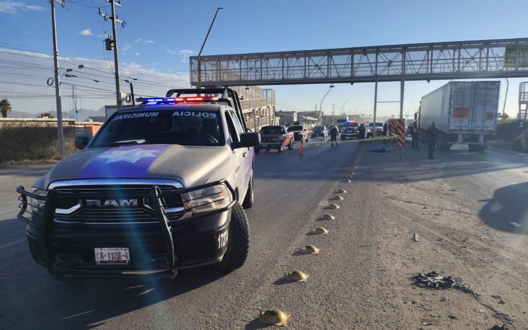 Tragedia en la carretera Torreón-Matamoros: Mujer muere arrollada por un vehículo debido a puente peatonal obstruido