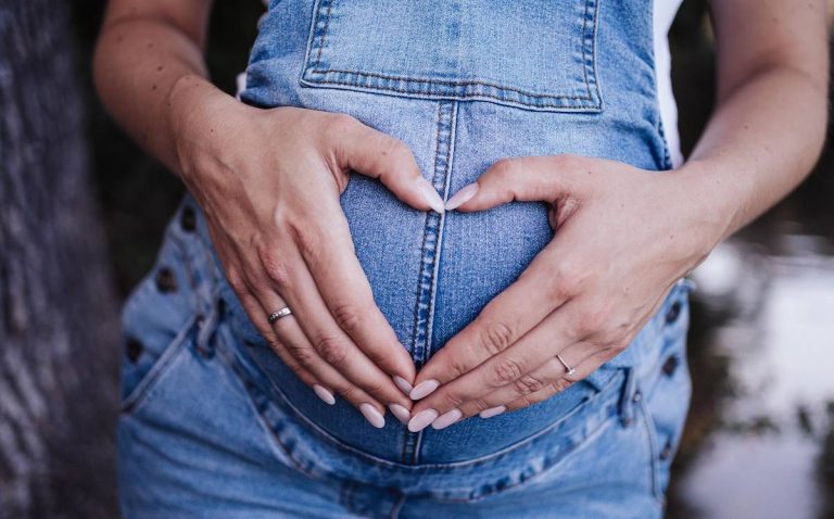 Increíble Parto: Mujer No Sabía Que Estaba Embarazada y Dio a Luz a un Bebé en Su Abdomen