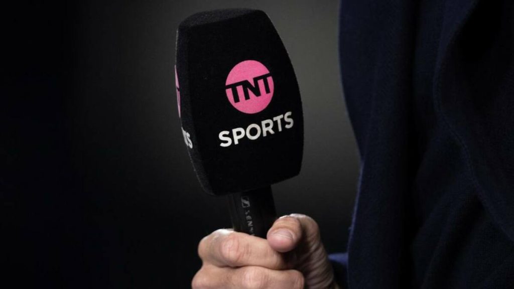 Comentarista Estelar de TNT Sports Anuncia su Salida para Unirse a Telemundo