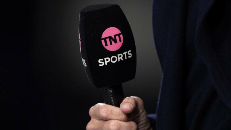Comentarista Estelar de TNT Sports Anuncia su Salida para Unirse a Telemundo