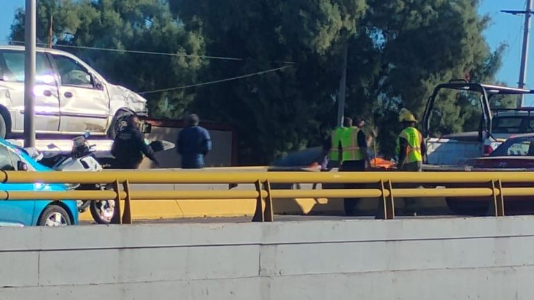 Accidente de Camioneta en el Puente del Bulevar Libertad en Torreón: Lo Que Sabemos