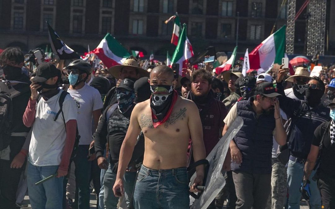 Estaciones cerradas del Metro y Metrobús por tercera marcha de la Generación Z