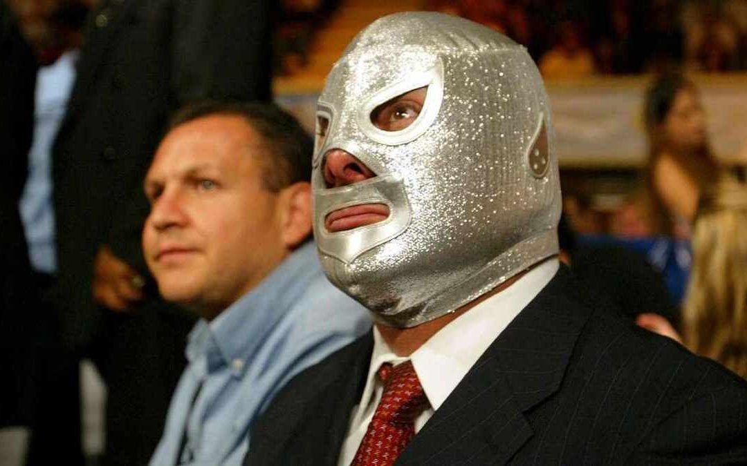 La Afición Apoya al Hijo del Santo en su Gran Retiro de Lucha Libre