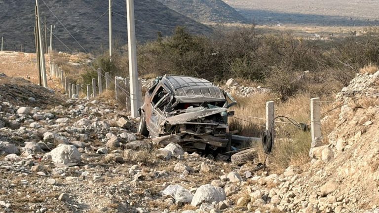 Tragedia Vial: Volcadura Monterrey-Saltillo Cobra la Vida de una Mujer