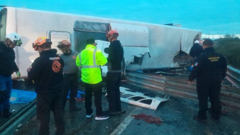 Accidente de Transporte: Volcadura de Camión en Apodaca Causa Muertos y Heridos