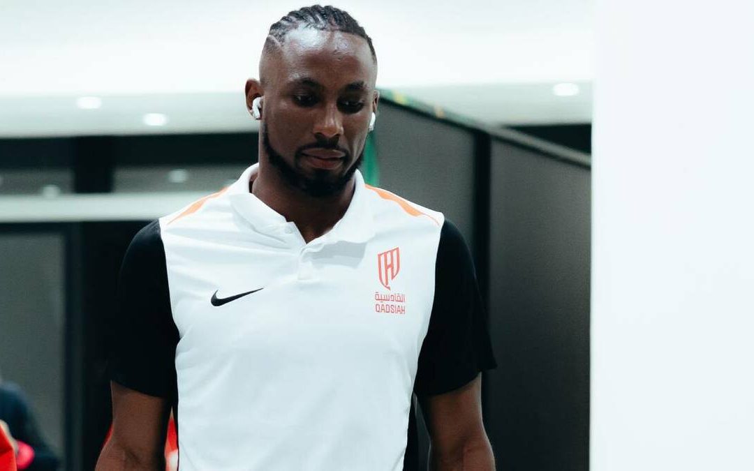 Julián Quiñones enfrenta cambio en Al-Qadsiah tras despido de Míchel González