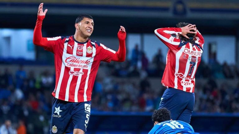 Chivas Reconoce a Toluca por su Título, Pero Aficionados No Perdonan